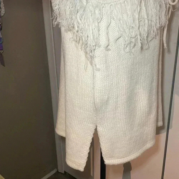 Listicle knit Sweater size medium - Picture 2 of 7